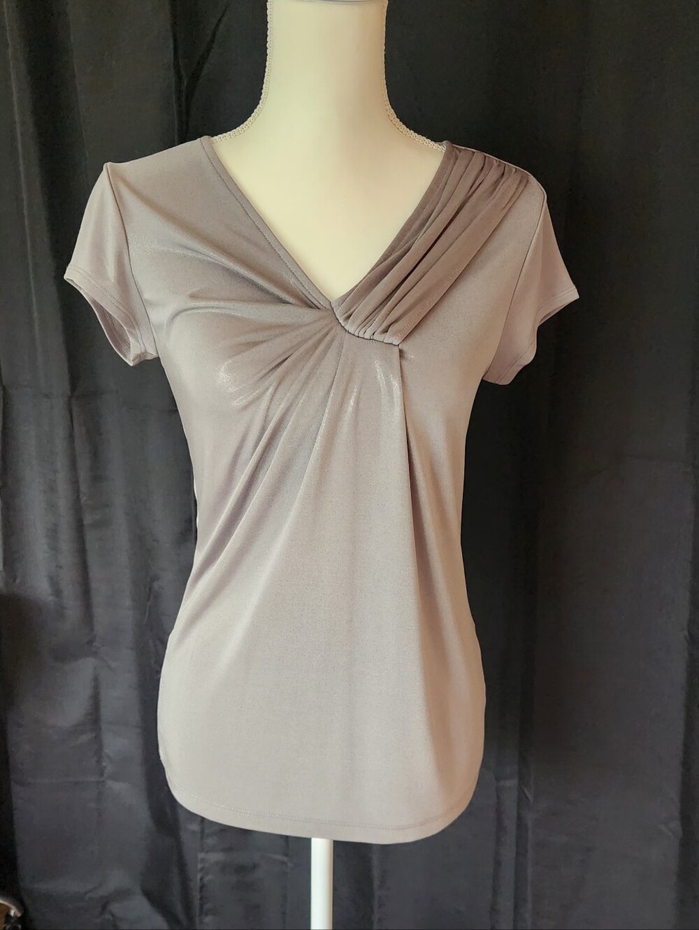 Metallic V-Neck Short Sleeve Top